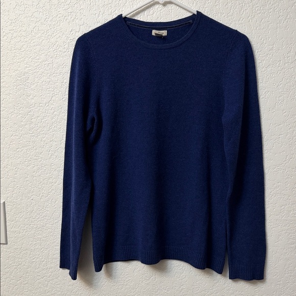 Vintage 100% Cashmere L.L. Bean Men's Deep Blue Crewneck Sweater